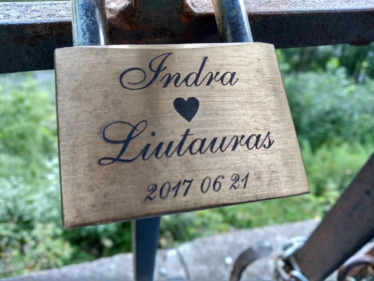 Graviruotos spynelės